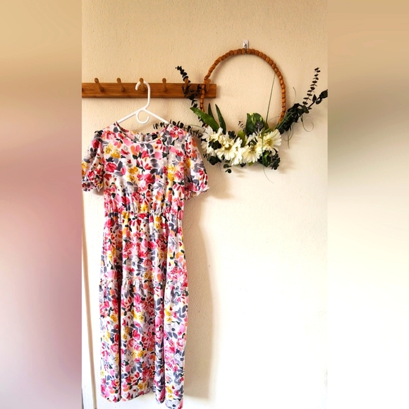 SHEIN Dresses & Skirts - LIKE NEW SHEIN FLORAL DRESS